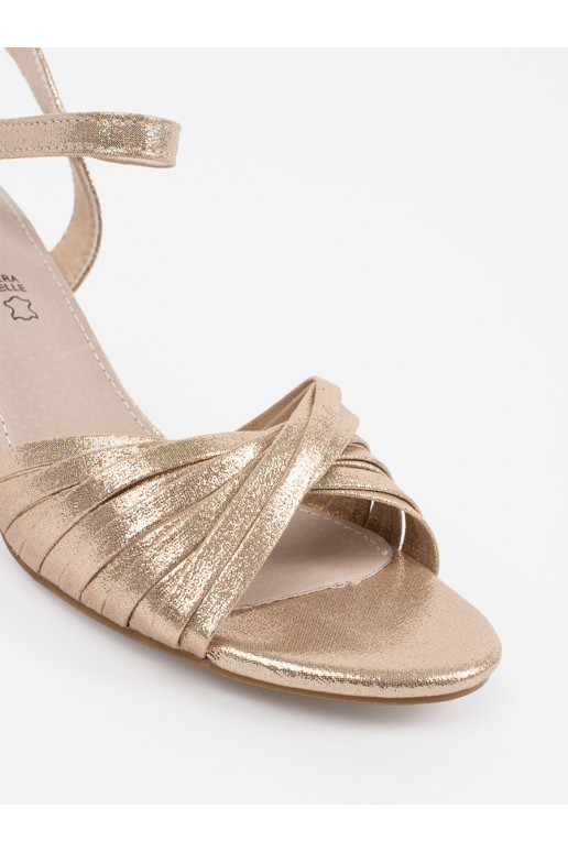 zlaté barvy  sandály nízký podpatek