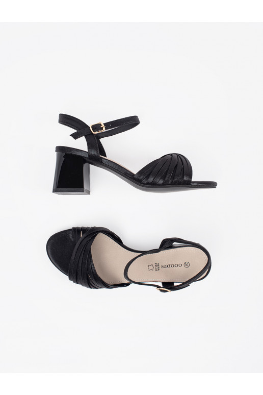 Černé  sandály nízký podpatek