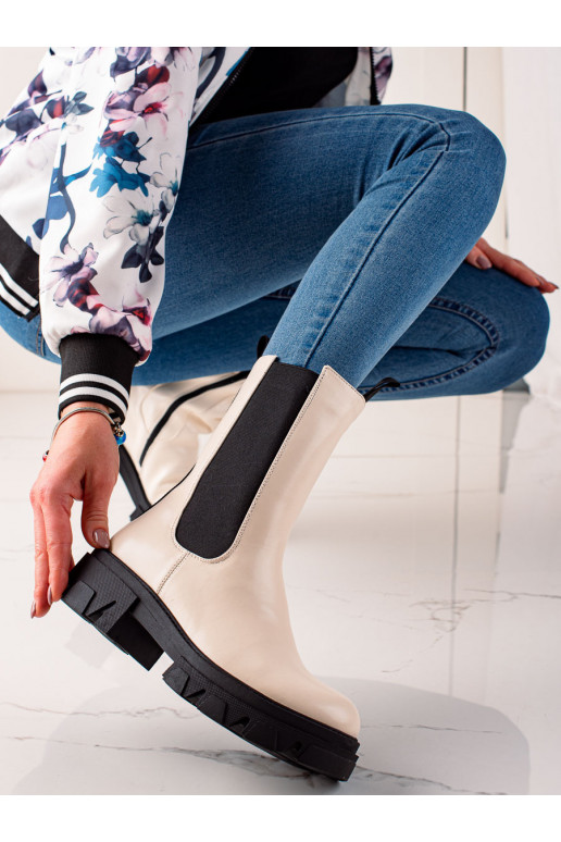 MÓDNÍ VYSOKÉ BOTY