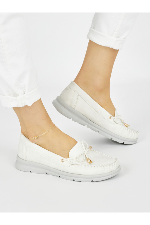 Bílé pohodlné mokasíny z ekokůže