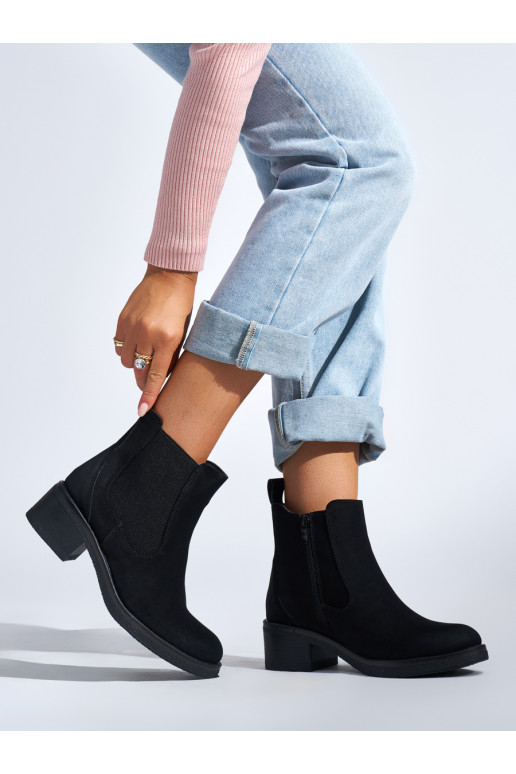 Černé kotníkové boty na nízkém podpatku