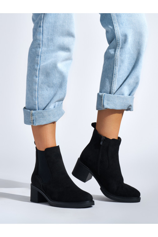 Černé klasické kotníkové boty na širokém podpatku