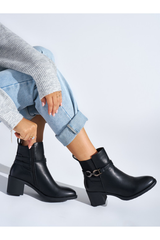Černé kotníkové dámské boty na sloupku