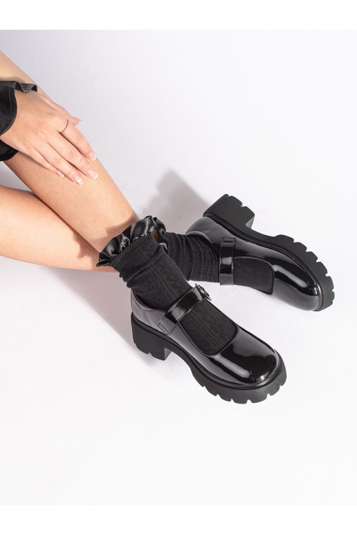 Lakované černé polobotky na hrubé podrážce