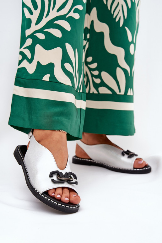 Žabky s širokými podpatky s ornamenty z ekologické kůže stříbrné barvy Tillireta