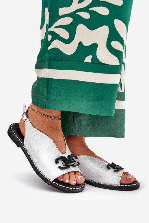 Žabky s širokými podpatky s ornamenty z ekologické kůže stříbrné barvy Tillireta