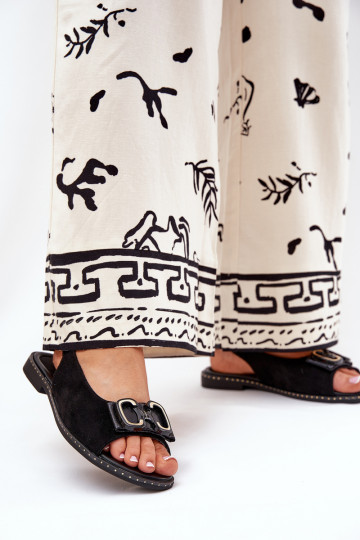 Ploché sandály s ornamenty z eko semišeowe Černé Lilria 2