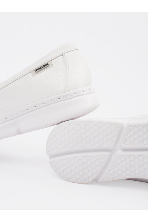 bílé mokasíny  z przypinką bílé mokasíny  z przypinką