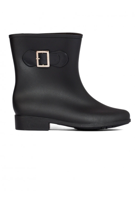 Černé holínky s přezkou