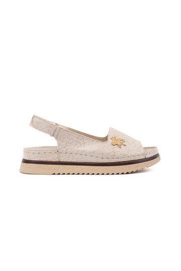 béžové sandály s platformou z przypinką