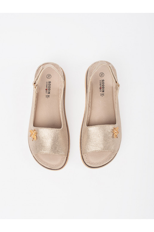 zlaté barvy sandály s platformou z przypinką