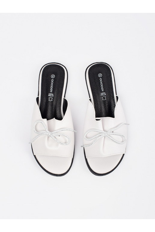 bílé Pantofle płaksie s mašlí