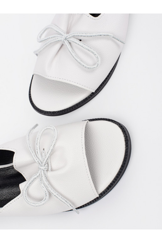 bílé Pantofle płaksie s mašlí