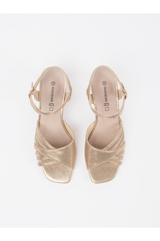 zlaté barvy  sandály na podpatku
