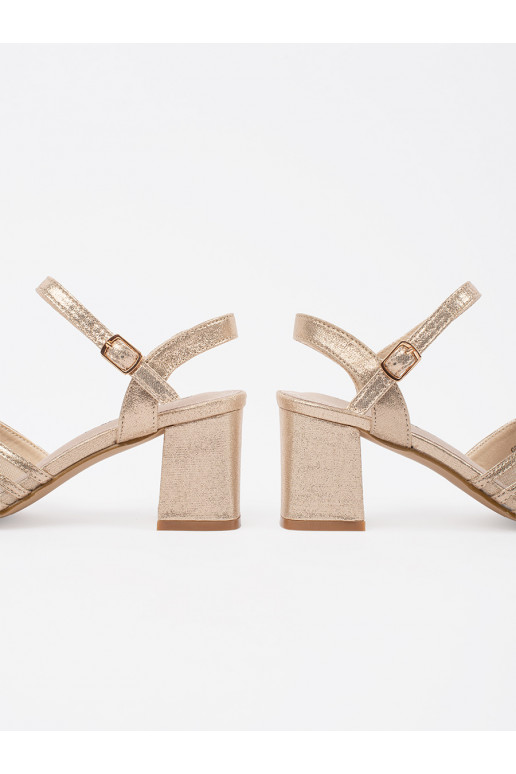 zlaté barvy  sandály na podpatku