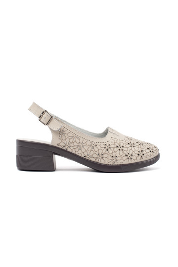 béžové dziurkowane sandály