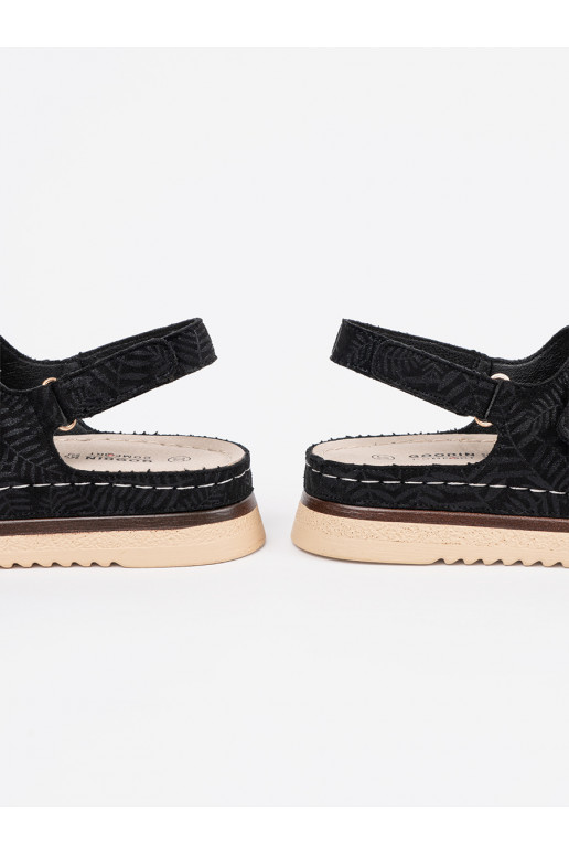 Černé sandály ze mi elementami