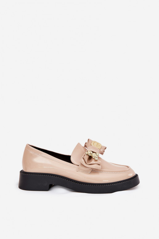Lakované mokasíny se stuhami I Ozdobną Broszką béžové Leandriel