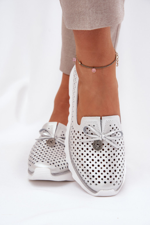 s ažurovými prvky boty  Z Naturalnej Skóry D&A LR51-631 stříbrné barvy  s ažurovými prvky boty  Z Naturalnej Skóry D&A LR51-631 stříbrné barvy