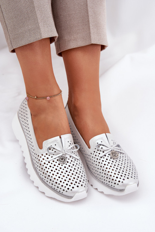 s ažurovými prvky boty  Z Naturalnej Skóry D&A LR51-631 stříbrné barvy  s ažurovými prvky boty  Z Naturalnej Skóry D&A LR51-631 stříbrné barvy