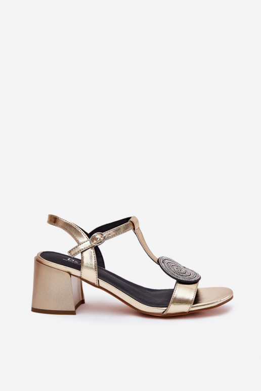Dámské sandály na podpatku s ornamenty D&A JC51-842 zlaté barvy Dámské sandály na podpatku s ornamenty D&A JC51-842 zlaté barvy