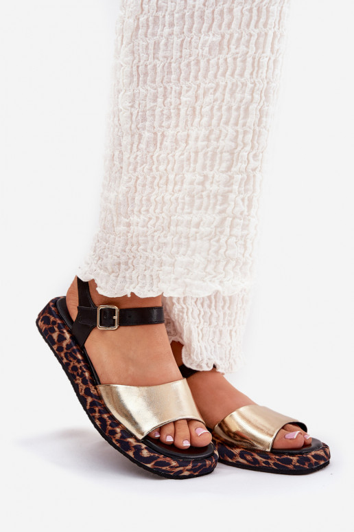 Žabky   s platformou a vzory S.Barski JC51-347 zlaté barvy Žabky   s platformou a vzory S.Barski JC51-347 zlaté barvy