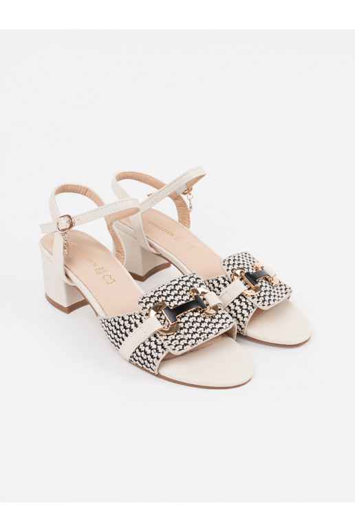 bílé sandály  na średnim słupku bílé sandály  na średnim słupku