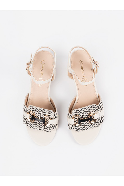 bílé sandály  na średnim słupku bílé sandály  na średnim słupku