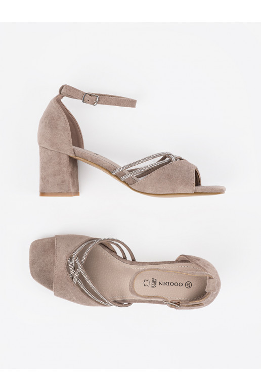 béžové sandály ze semiše na podpatku béžové sandály ze semiše na podpatku