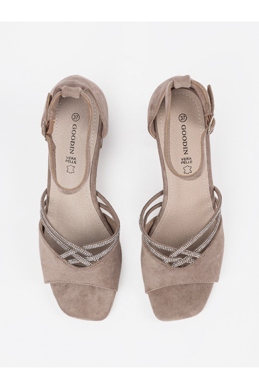béžové sandály ze semiše na podpatku béžové sandály ze semiše na podpatku