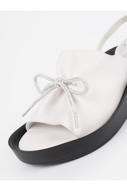 bílé sandály  ze skórzaną wkładką bílé sandály  ze skórzaną wkładką