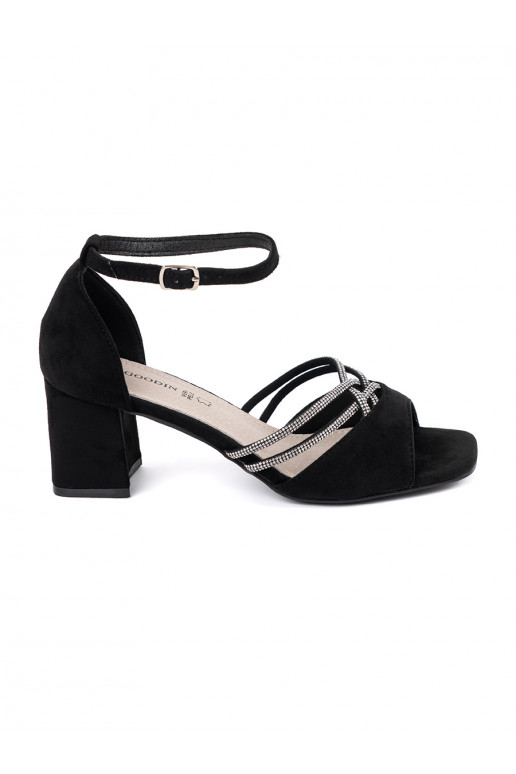 Černé sandály ze semiše na podpatku Černé sandály ze semiše na podpatku