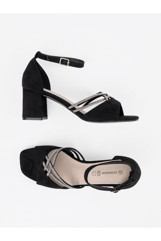 Černé sandály ze semiše na podpatku Černé sandály ze semiše na podpatku
