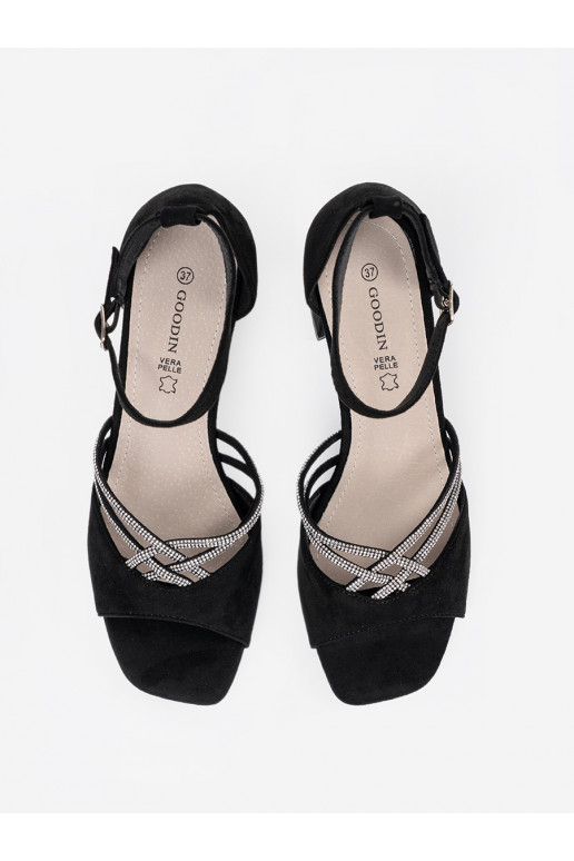 Černé sandály ze semiše na podpatku Černé sandály ze semiše na podpatku