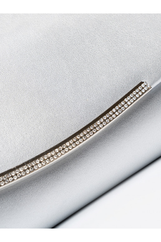 stříbrné barvy typ obálky s ozdobným řetízkem