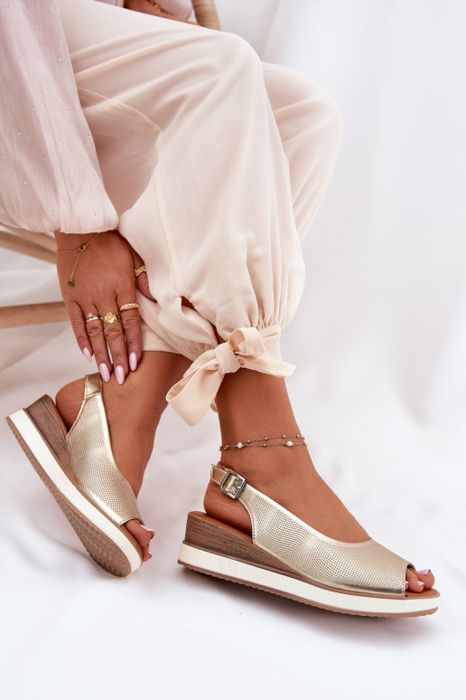 Sandály na platformě Artiker 56C2312 zlaté barvy  Sandály na platformě Artiker 56C2312 zlaté barvy