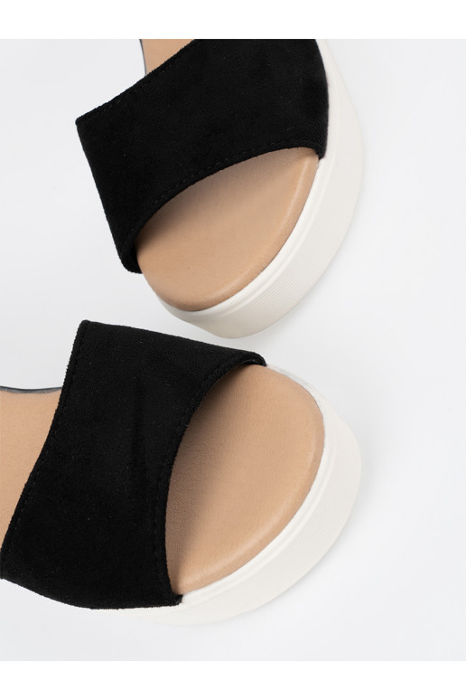 Černé sandály  na bíléj ie Černé sandály  na bíléj ie