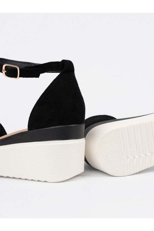 Černé sandály  na bíléj ie Černé sandály  na bíléj ie