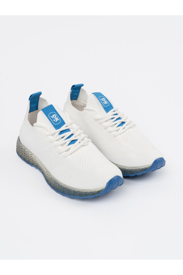 bílé sportovní obuv z niebieską podeszwą 2