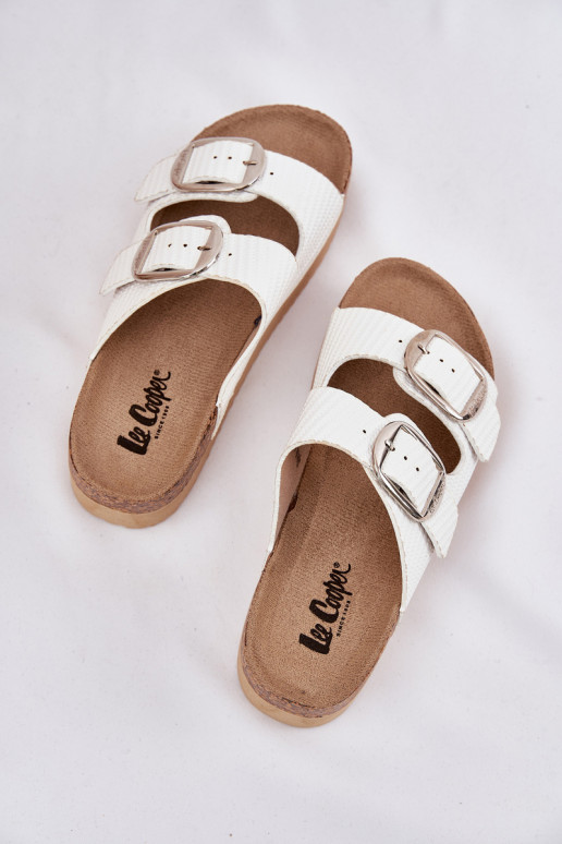 Dámské pantofle Platformie s přezkami Lee Cooper LCW-25-35-3496L bílé Dámské pantofle Platformie s přezkami Lee Cooper LCW-25-35-3496L bílé