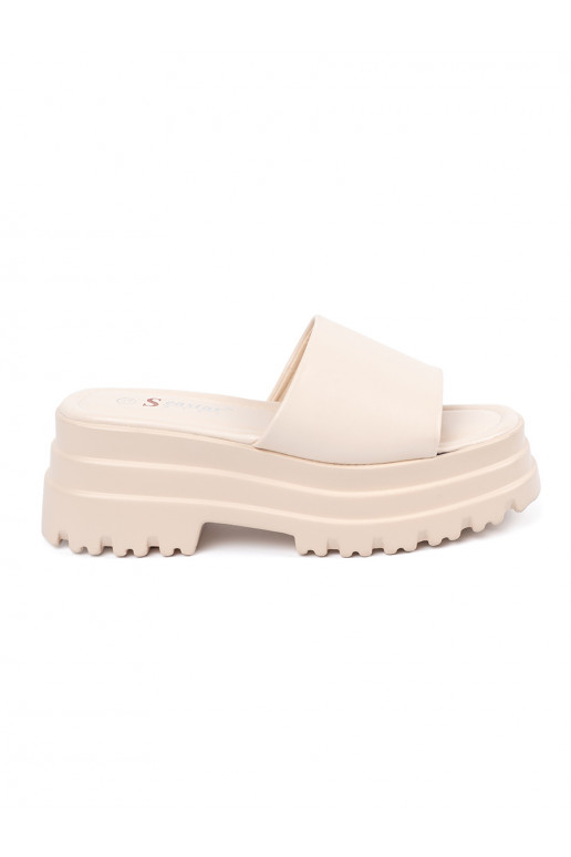 Pantofle s platformou  Pantofle s platformou