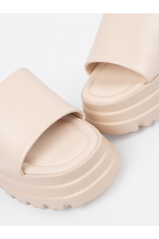 Pantofle s platformou  Pantofle s platformou