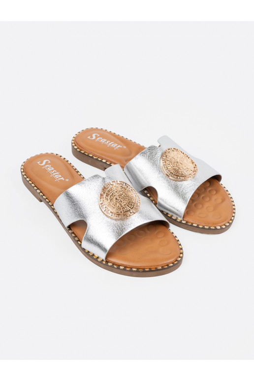 Pantofle  se zlatými detaily Pantofle  se zlatými detaily