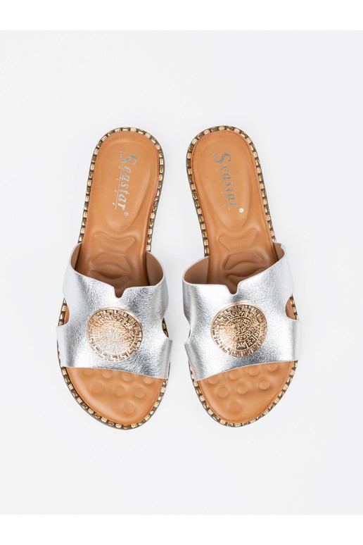 Pantofle  se zlatými detaily Pantofle  se zlatými detaily