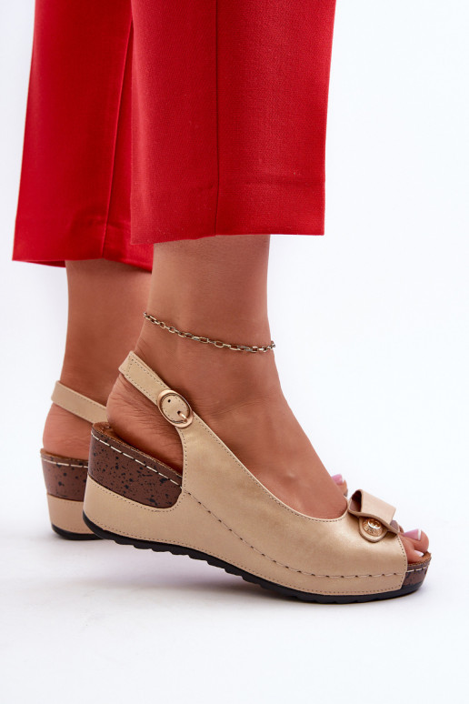 Lehké sandály na platformě Comfort Shoes béžové Efravia  Lehké sandály na platformě Comfort Shoes béžové Efravia