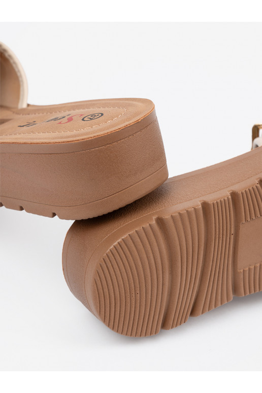 Pantofle  s přezkami Pantofle  s přezkami