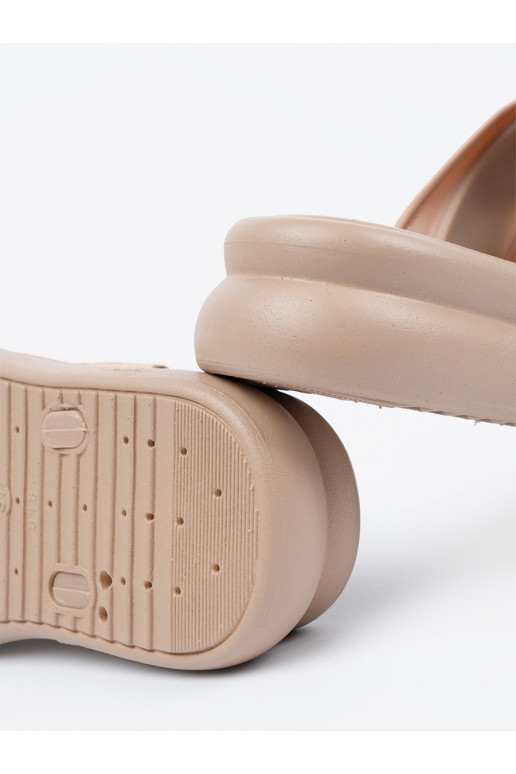 Pantofle ze mi klamrami s platformou beż Pantofle ze mi klamrami s platformou beż