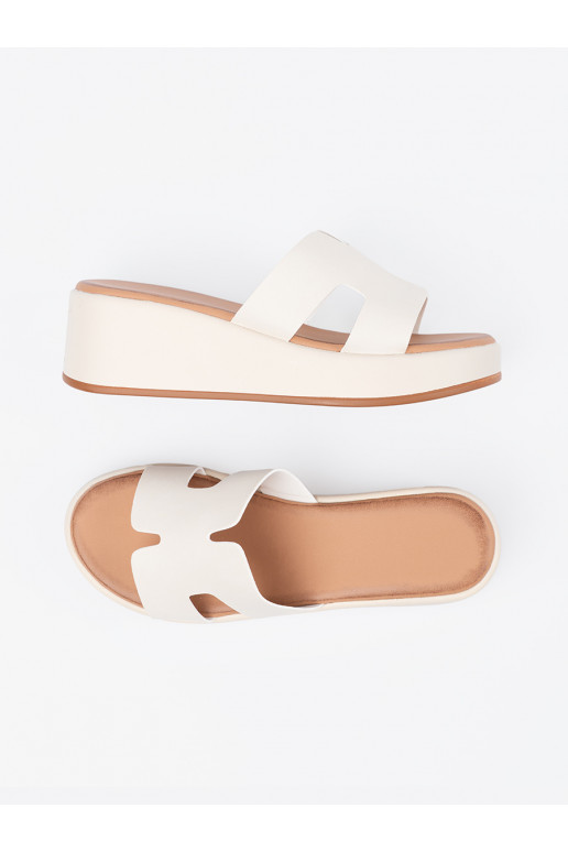 Dámské pantofle s platformou 