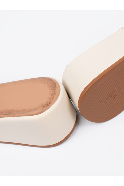 Dámské pantofle s platformou 