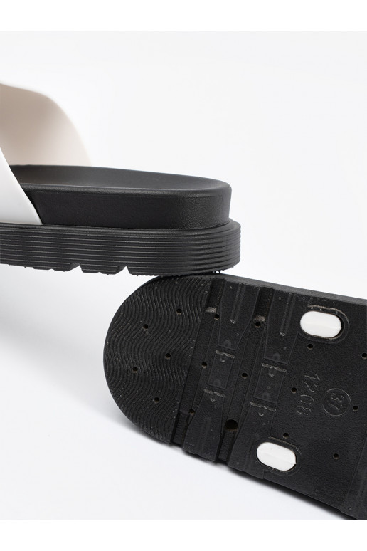 Pantofle bílé ze mi klamrami Pantofle bílé ze mi klamrami